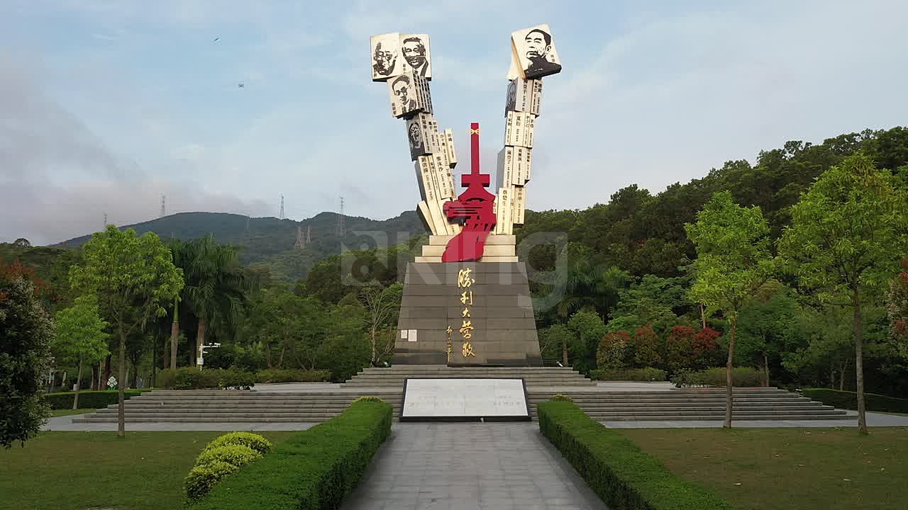 深圳羊台山森林公园胜利大营救雕塑特写航拍